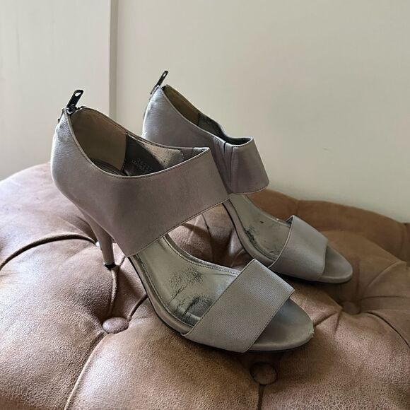 J. Crew Black Leather w/Gray Cross Band & Back Zip Heels - Picture 2 of 7